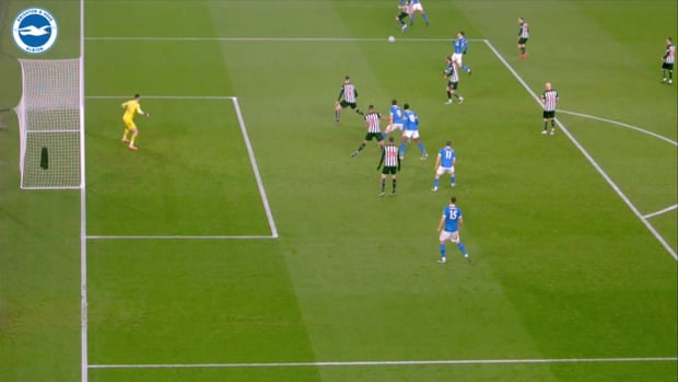 Welbeck helps Brighton thrash Newcastle